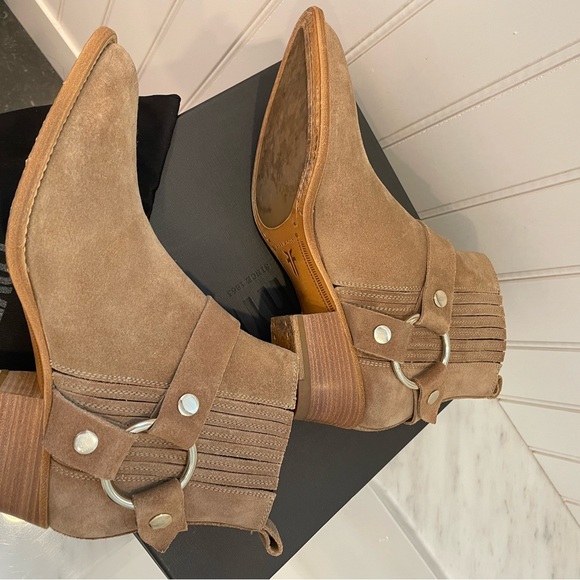 Frye signature Harness Chelsea beige suede boot size 8 - Picture 6 of 9